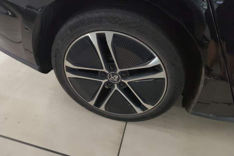 Used BYD Han 2020 EV Long-Range Deluxe Model Right Rear Wheel Hub