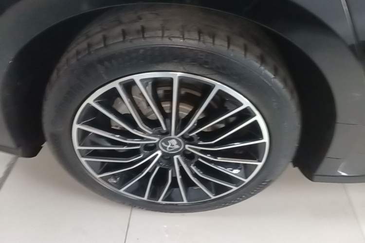 Used BYD Han 2020 EV Long-Range Luxury Model Right Rear Wheel Hub