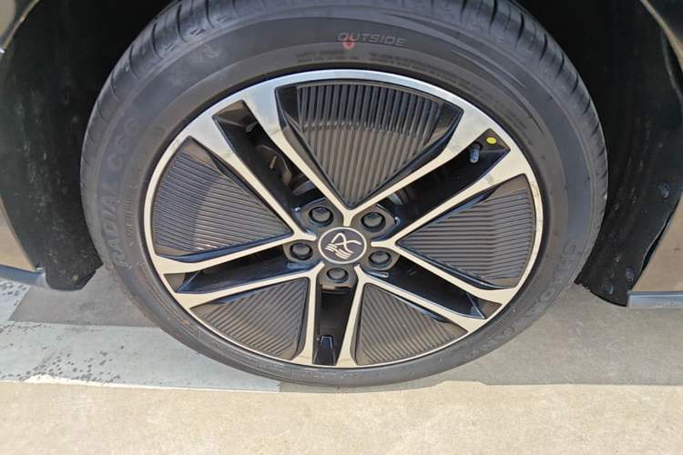 Used BYD Han 2020 EV Long-Range Deluxe Model Right Rear Wheel Hub