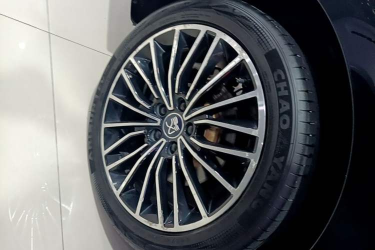 Used BYD Han 2020 DM Four-Wheel Drive Performance Edition Luxury Model Right Rear Wheel Hub