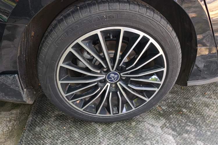 Used BYD Han 2020 EV Long-Range Luxury Model Right Rear Wheel Hub
