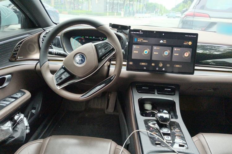 Used BYD Han 2020 DM Four-Wheel Drive Performance Edition Prestige Model Center Console
