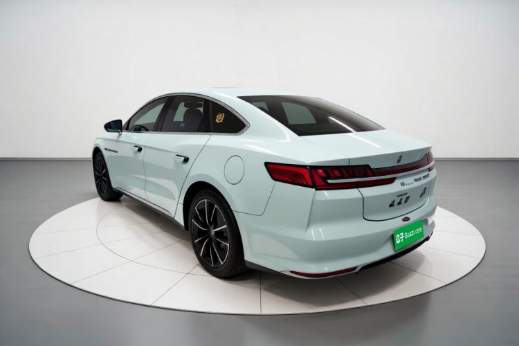 Used BYD Han 2020 DM Four-Wheel Drive Performance Edition Luxury Model Exterior 3