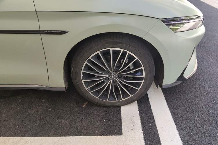 Used BYD Han 2020 EV Long-Range Luxury Model Right Front Wheel Hub