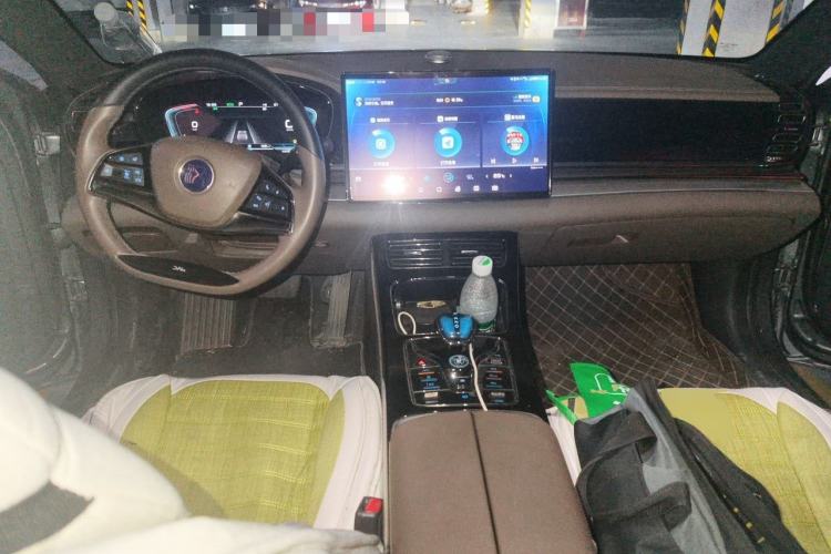 Used BYD Han 2020 DM Four-Wheel Drive Performance Edition Luxury Model Center Console