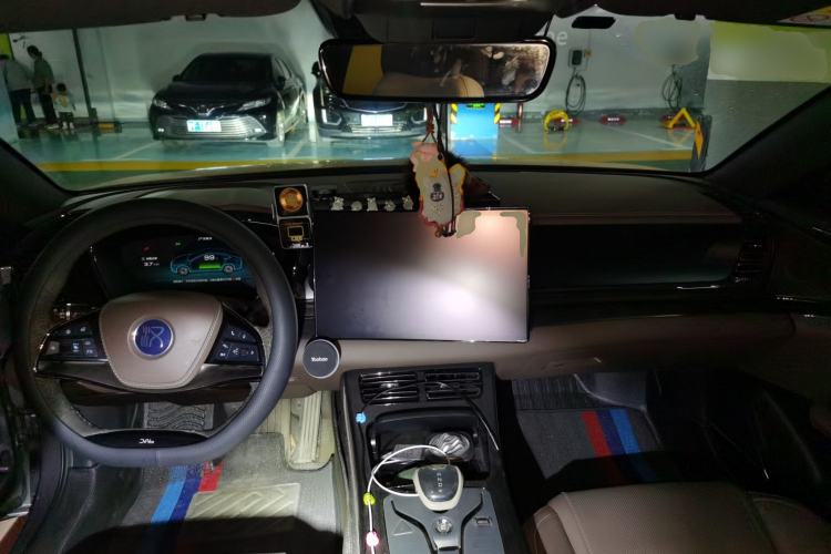 Used BYD Han 2020 DM Four-Wheel Drive Performance Edition Prestige Model Center Console
