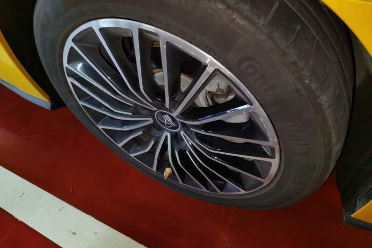 Used BYD Han 2020 DM Four-Wheel Drive Performance Edition Prestige Model Right Front Wheel Hub