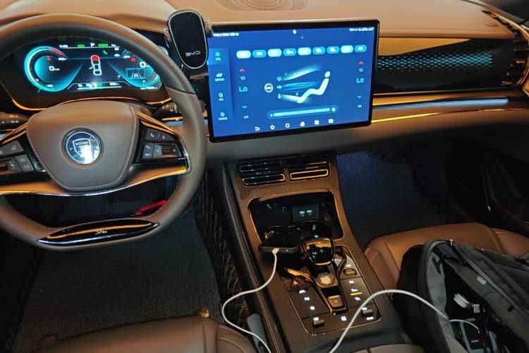 Used BYD Han 2020 EV Long-Range Deluxe Model Audio And AC Panel