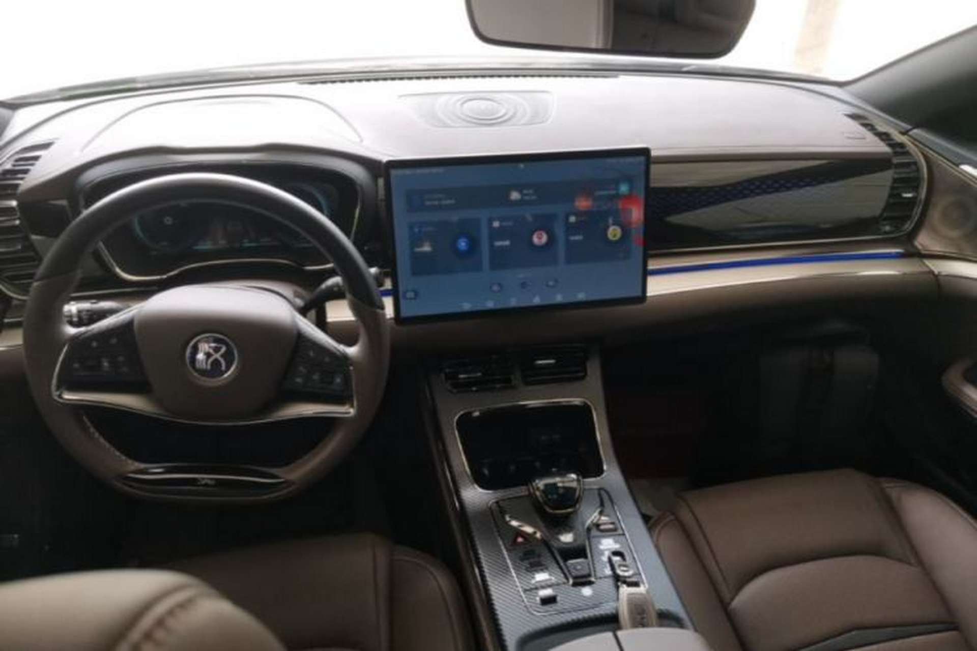 Used BYD Han 2020 DM Four-Wheel Drive Performance Edition Luxury Model Center Console