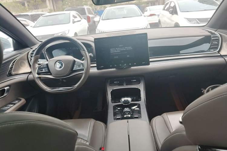 Used BYD Han 2020 EV Four-Wheel Drive High-Performance Flagship Model Center Console