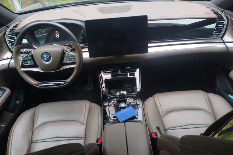 Used BYD Han 2020 EV Long-Range Luxury Model Center Console