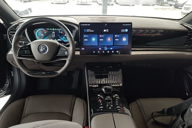 Used BYD Han 2020 DM Four-Wheel Drive Performance Edition Luxury Model Center Console