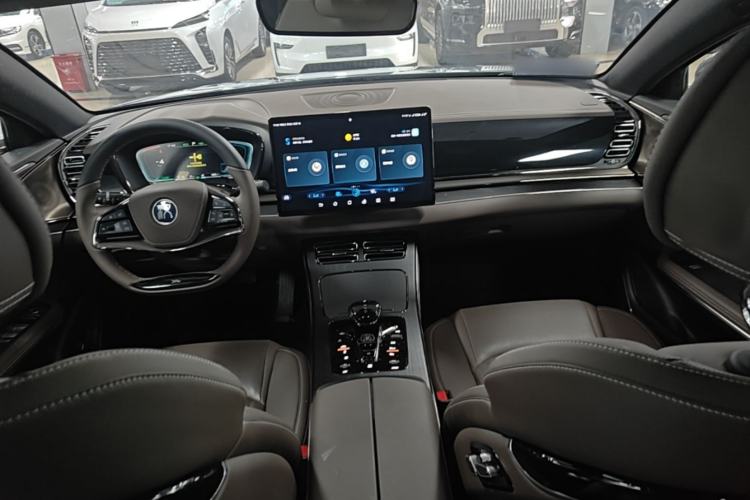 Used BYD Han 2020 DM Four-Wheel Drive Performance Edition Prestige Model Center Console