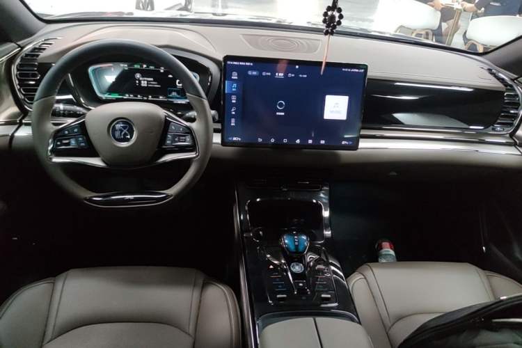 Used BYD Han 2020 DM Four-Wheel Drive Performance Edition Luxury Model Center Console