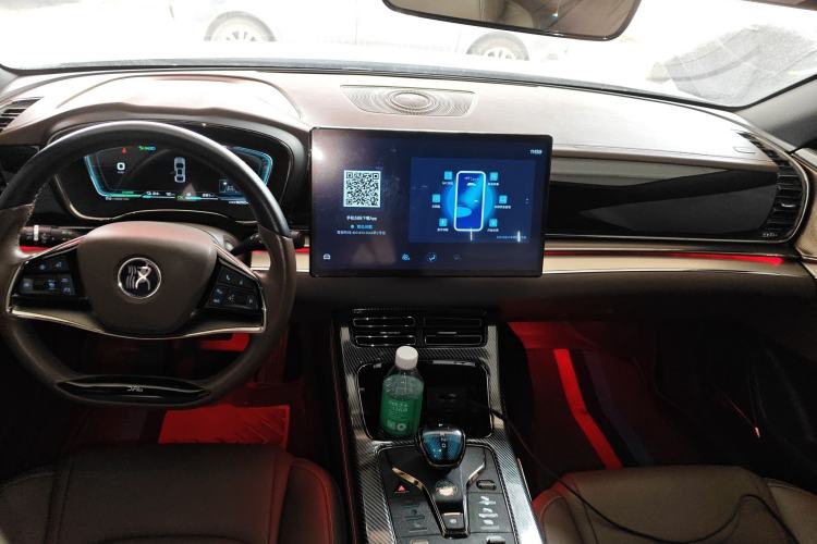 Used BYD Han 2020 DM Four-Wheel Drive Performance Edition Luxury Model Center Console