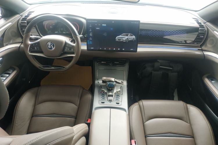 Used BYD Han 2020 DM Four-Wheel Drive Performance Edition Luxury Model Center Console
