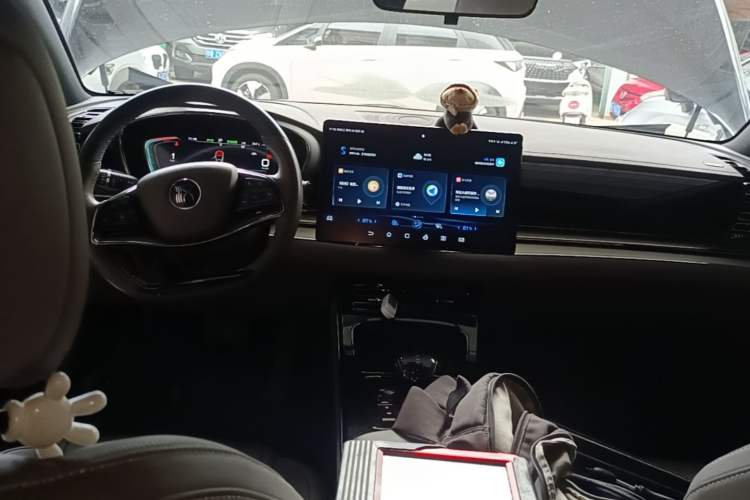 Used BYD Han 2020 EV Long-Range Luxury Model Center Console