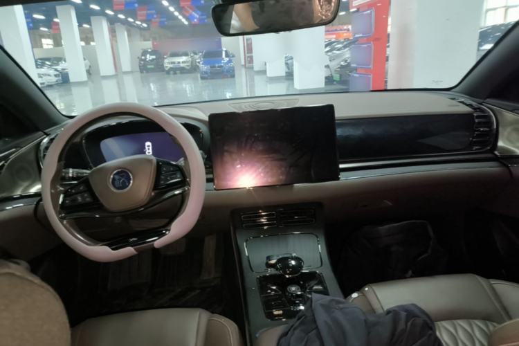Used BYD Han 2020 EV Long-Range Deluxe Model Center Console