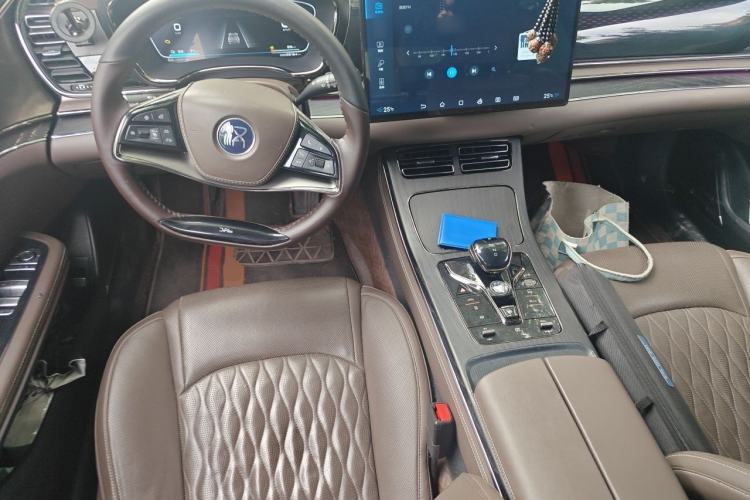 Used BYD Han 2020 DM Four-Wheel Drive Performance Edition Prestige Model Center Console