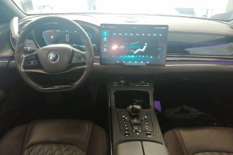 Used BYD Han 2020 DM Four-Wheel Drive Performance Edition Prestige Model Center Console