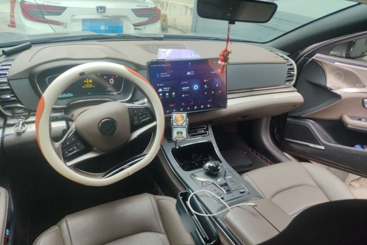 Used BYD Han 2020 EV Long-Range Luxury Model Center Console