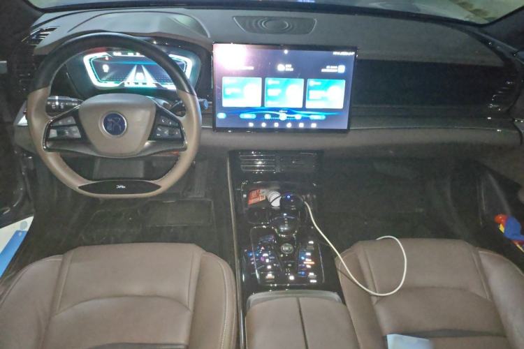 Used BYD Han 2020 EV Long-Range Luxury Model Center Console