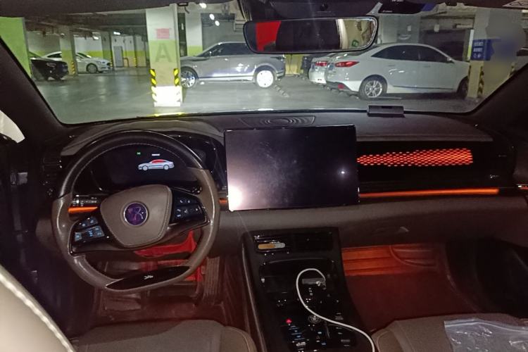 Used BYD Han 2020 DM Four-Wheel Drive Performance Edition Prestige Model Center Console
