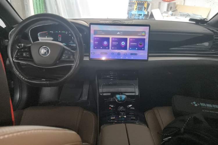 Used BYD Han 2020 EV Long-Range Luxury Model Center Console