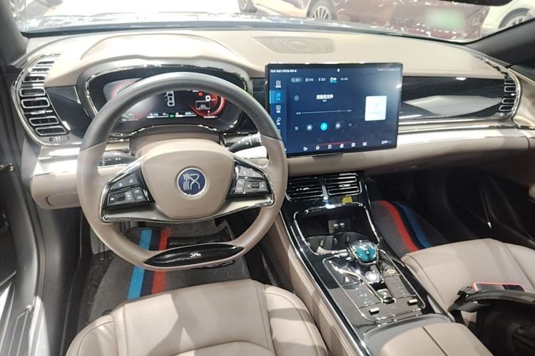 Used BYD Han 2020 DM Four-Wheel Drive Performance Edition Luxury Model Center Console
