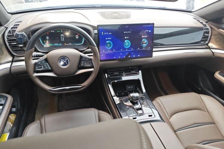 Used BYD Han 2020 DM Four-Wheel Drive Performance Edition Luxury Model Center Console