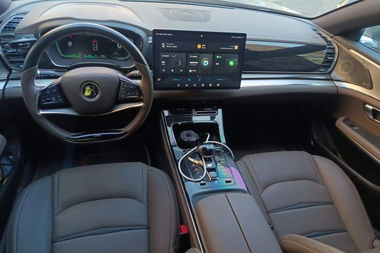 Used BYD Han 2020 EV Long-Range Luxury Model Center Console