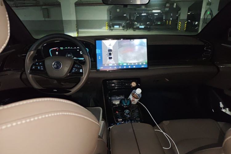 Used BYD Han 2020 DM Four-Wheel Drive Performance Edition Luxury Model Center Console