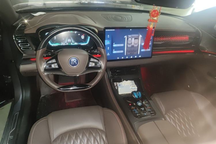 Used BYD Han 2020 DM Four-Wheel Drive Performance Edition Prestige Model Center Console