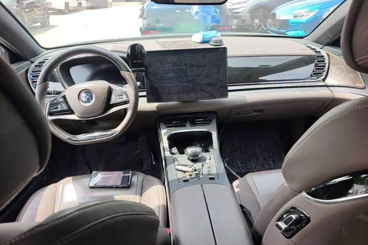 Used BYD Han 2020 DM Four-Wheel Drive Performance Edition Prestige Model Center Console