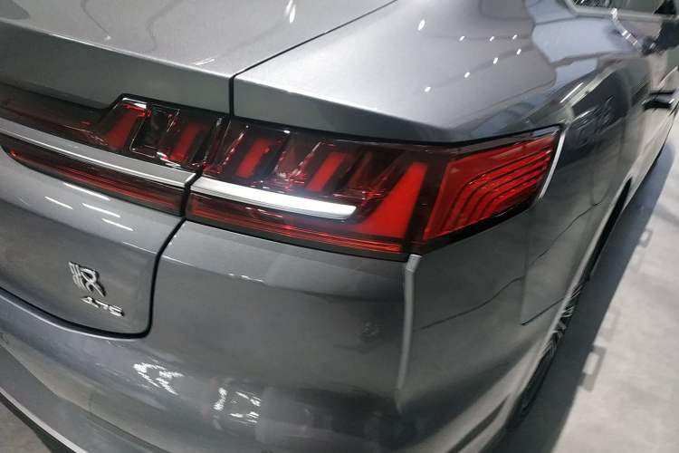 Used BYD Han 2020 DM Four-Wheel Drive Performance Edition Luxury Model Exterior 3