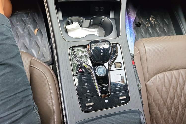 Used BYD Han 2020 DM Four-Wheel Drive Performance Edition Prestige Model Gear Lever