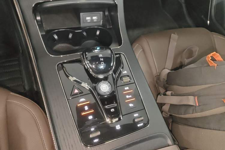 Used BYD Han 2020 DM Four-Wheel Drive Performance Edition Prestige Model Gear Lever
