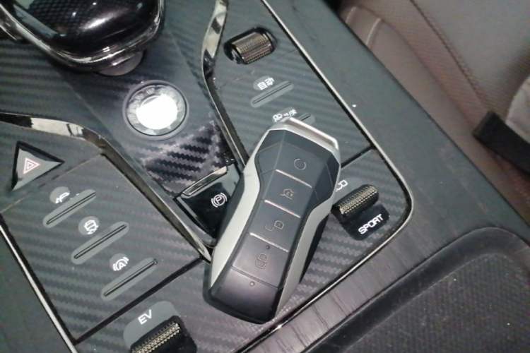 Used BYD Han 2020 DM Four-Wheel Drive Performance Edition Prestige Model Interior 1