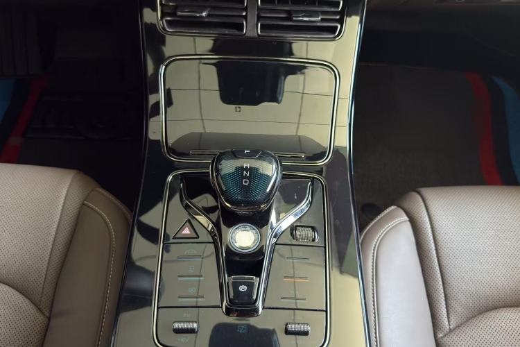 Used BYD Han 2020 DM Four-Wheel Drive Performance Edition Luxury Model Interior 11