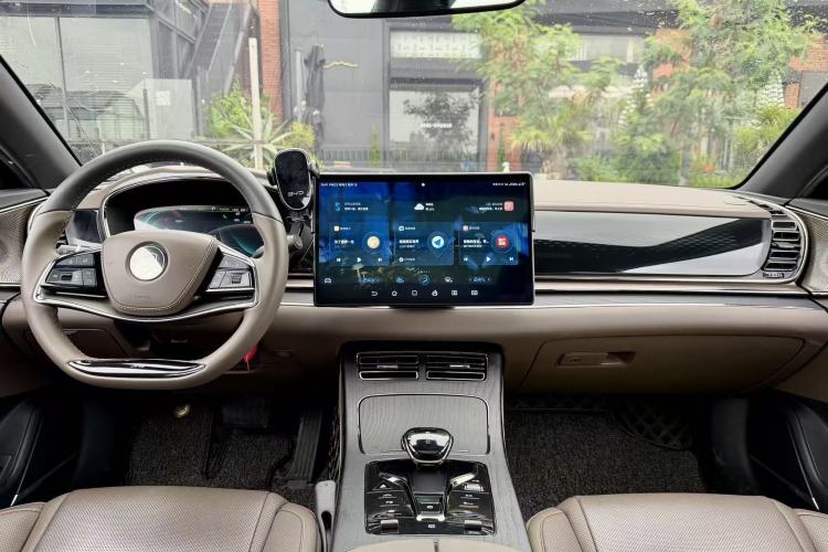 Used BYD Han 2020 EV Long-Range Deluxe Model Interior 7