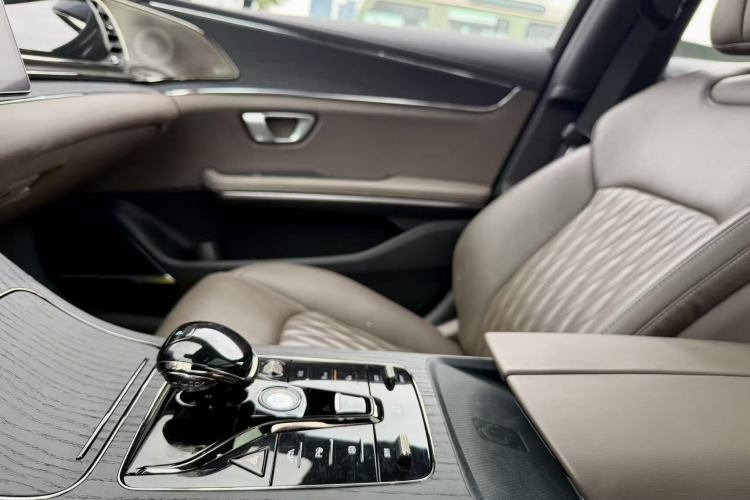 Used BYD Han 2020 EV Long-Range Deluxe Model Interior 8