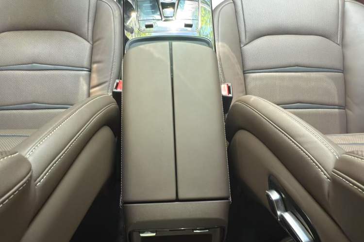 Used BYD Han 2020 DM Four-Wheel Drive Performance Edition Luxury Model Interior 9