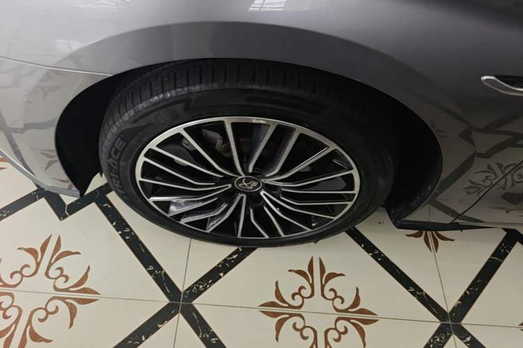 Used BYD Han 2020 DM Four-Wheel Drive Performance Edition Luxury Model Left Front Wheel Hub
