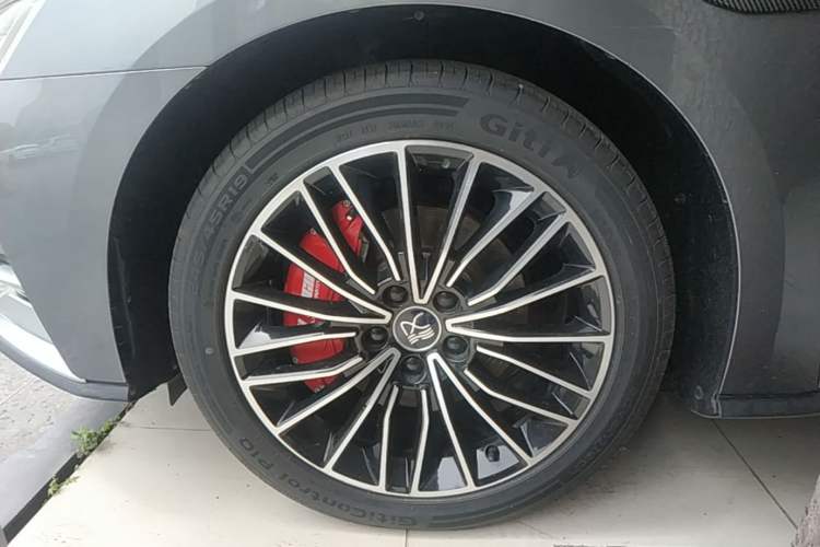 Used BYD Han 2020 DM Four-Wheel Drive Performance Edition Luxury Model Left Front Wheel Hub