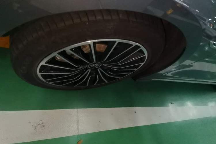 Used BYD Han 2020 EV Long-Range Luxury Model Left Front Wheel Hub