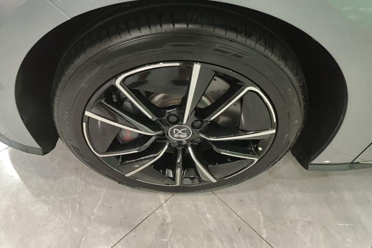 Used BYD Han 2020 EV Four-Wheel Drive High-Performance Flagship Model Left Front Wheel Hub