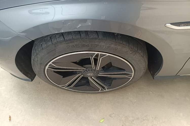 Used BYD Han 2020 EV Long-Range Luxury Model Left Front Wheel Hub