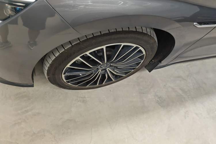 Used BYD Han 2020 EV Long-Range Luxury Model Left Front Wheel Hub