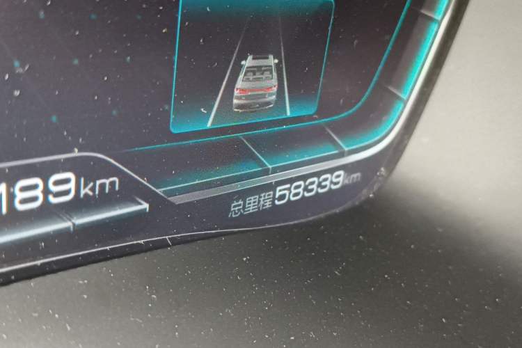 Used BYD Han 2020 DM Four-Wheel Drive Performance Edition Luxury Model Odometer Close Up