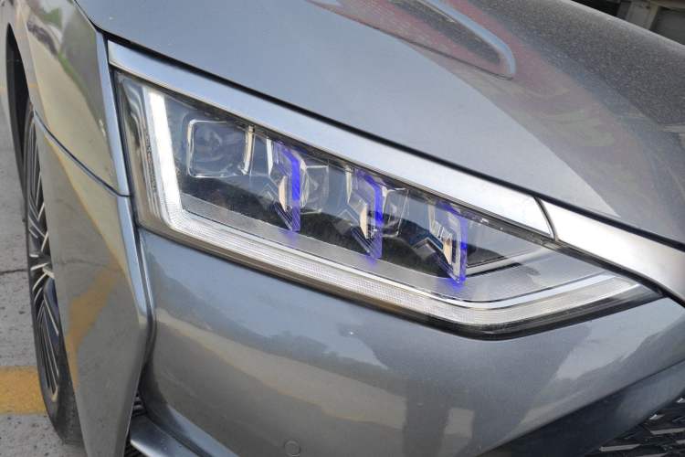 Used BYD Han 2020 DM Four-Wheel Drive Performance Edition Luxury Model Right Front Headlight
